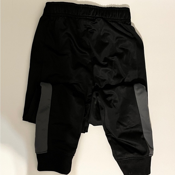 2 Nike Black and Gray Tracksuit with Neon Yellow Trim. - Picture 6 of 6